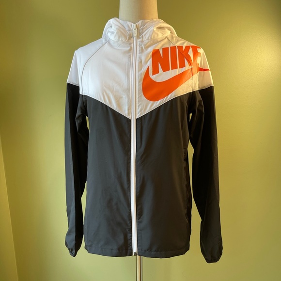 Nwt Nike Boys Sports Wind Runner Hooded 